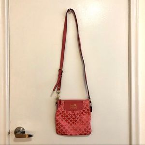 COACH Madison Signature C Swingpack in pink